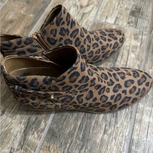 Old Navy ankle booties size 8